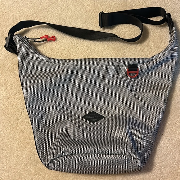 Sherpani XLarge Crossbody, EUC - Picture 8 of 8